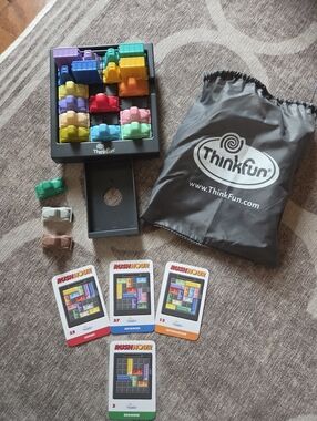 ThinkFun Rush Hour Traffic Jam Logic Game - Engaging STEM Toy for Kids Age 8 +